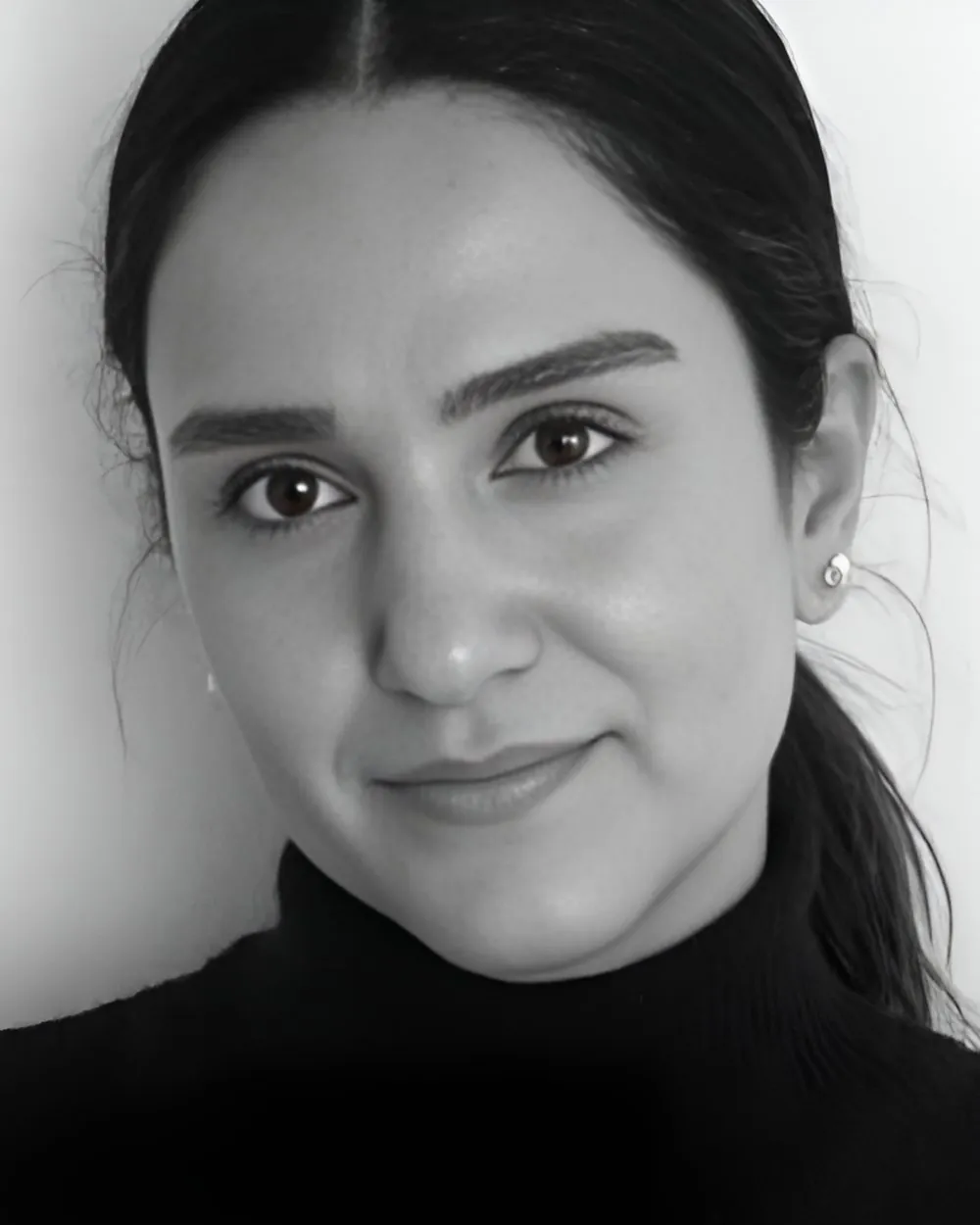 Shahrzad Samimi, senior product designer and front-end developer, in black and white
